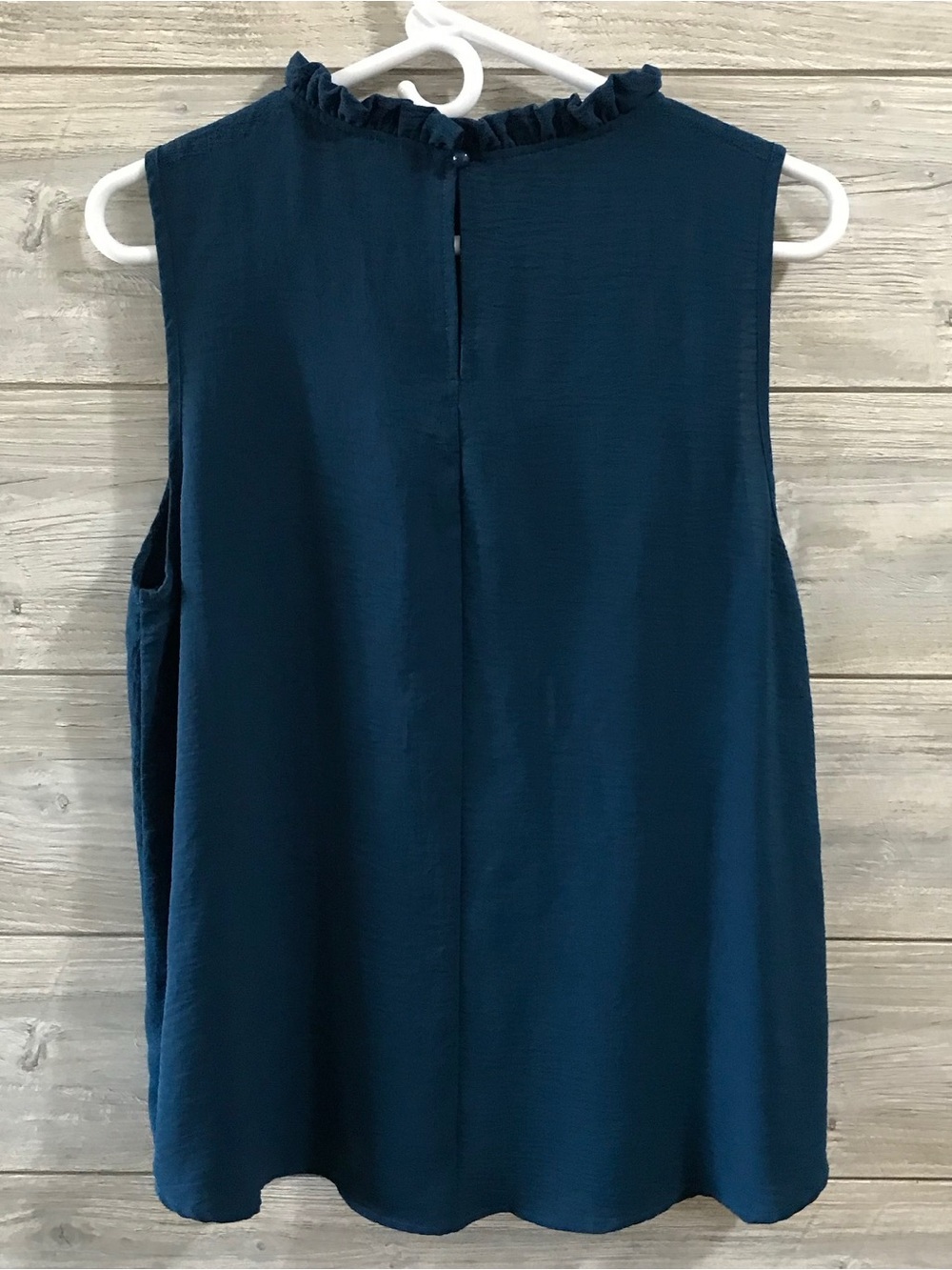 Women's Rielle Ruffled Neck Sleeveless Top - Picture 4 of 7
